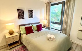 Modern Two Bedroom Two Bath Opp Tube Station